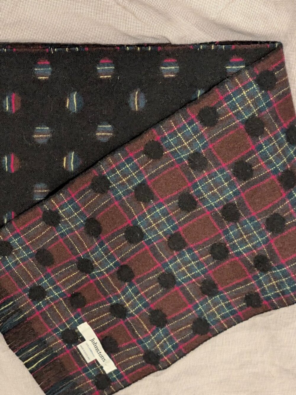 Johnstons 100% Lambswool Scarf, Scotland - Picture 3 of 10